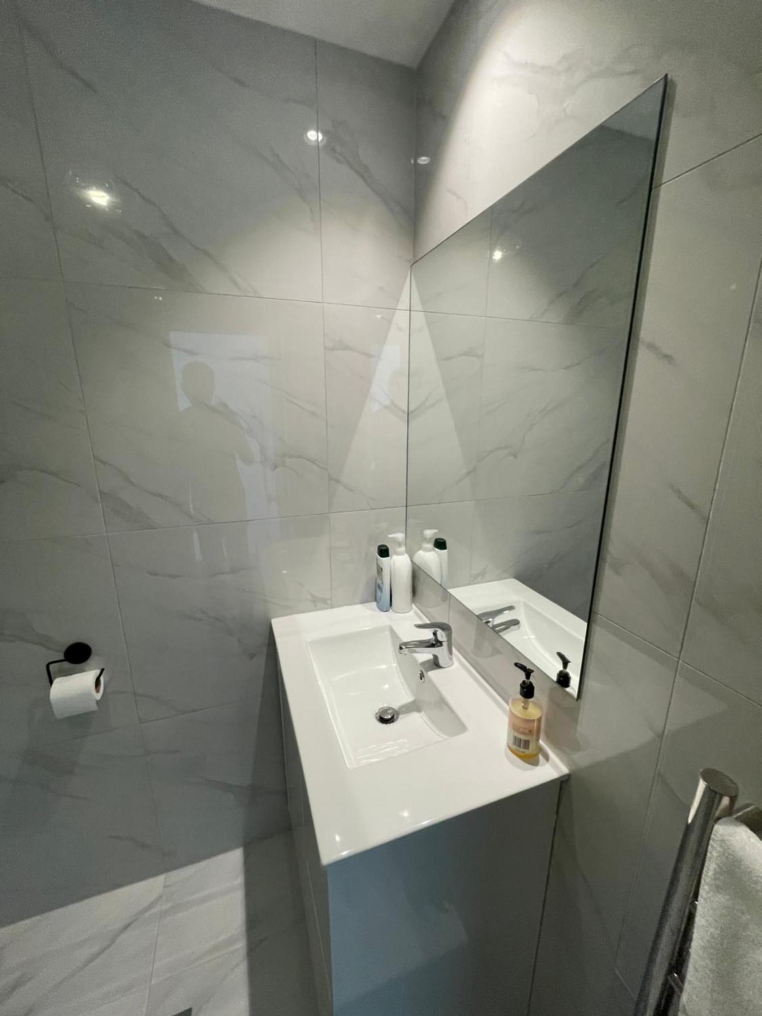 Modern By The Reserve Ferienhaus Auckland